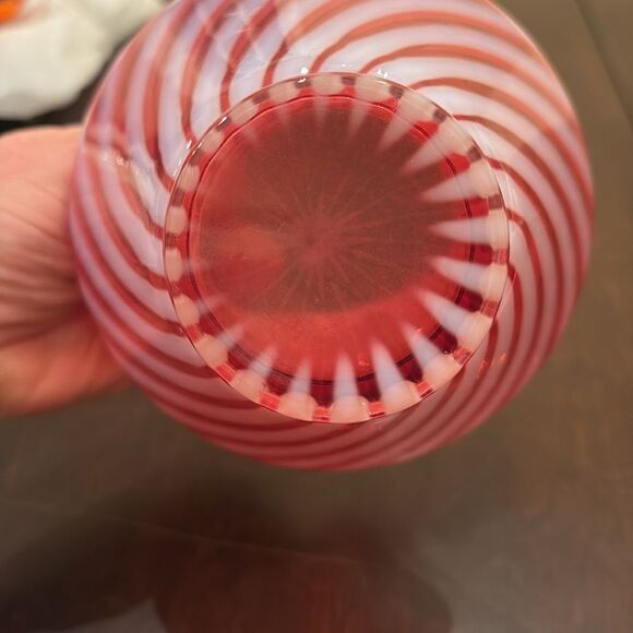 Fenton cranberry opalescent spiral optic glass vase ruffle top - Picture 5 of 5